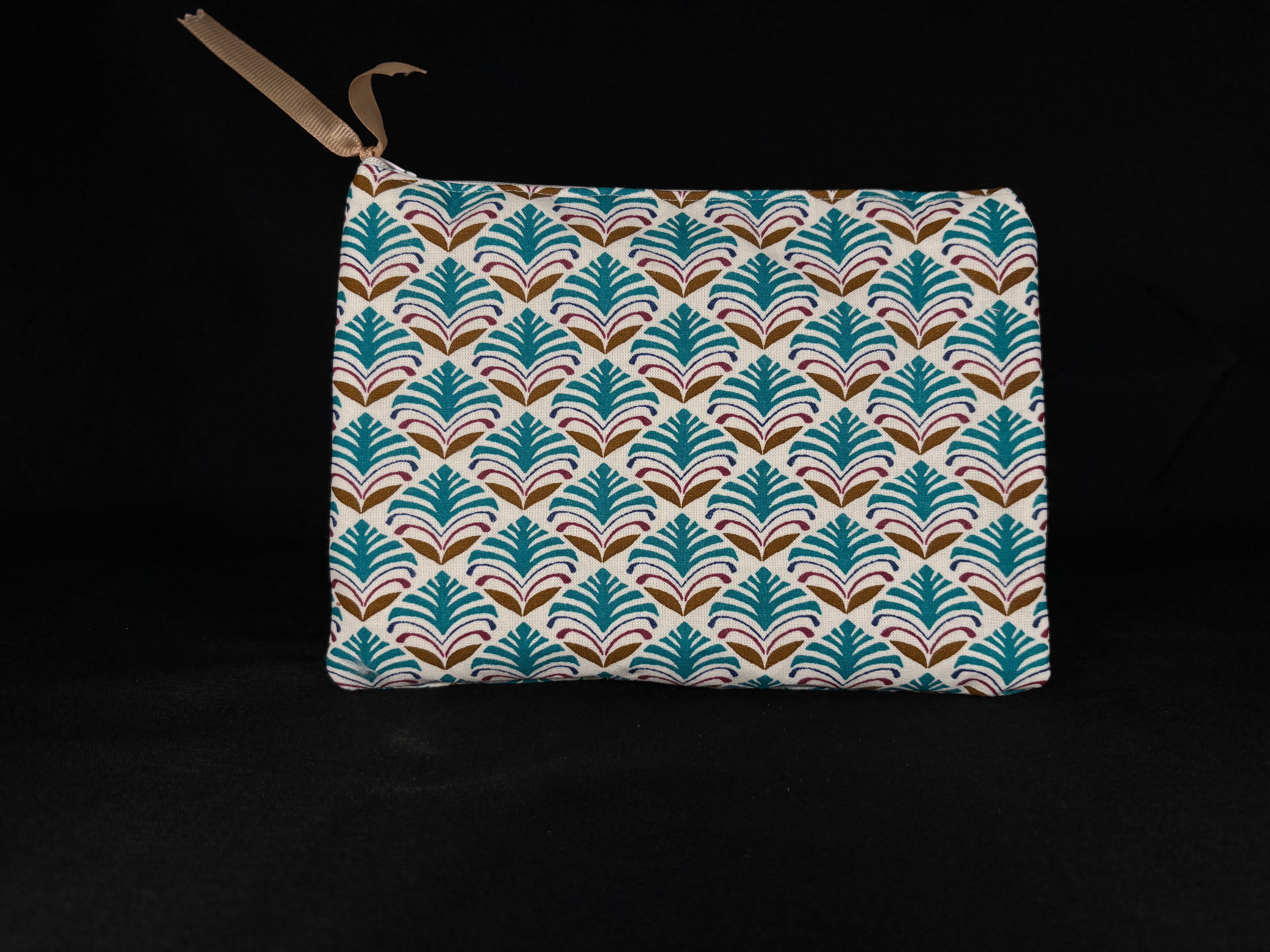 Trousse à motifs floraux