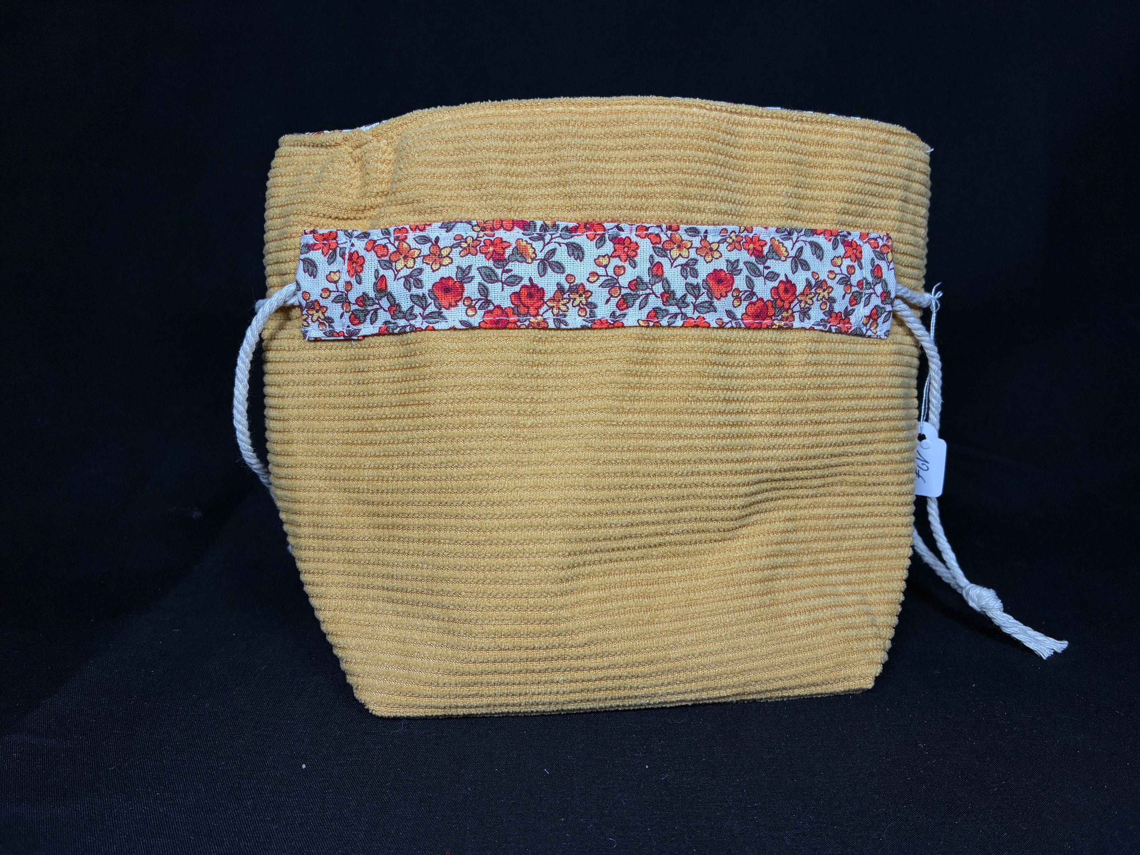 Petit panier pour matériel démaquillant